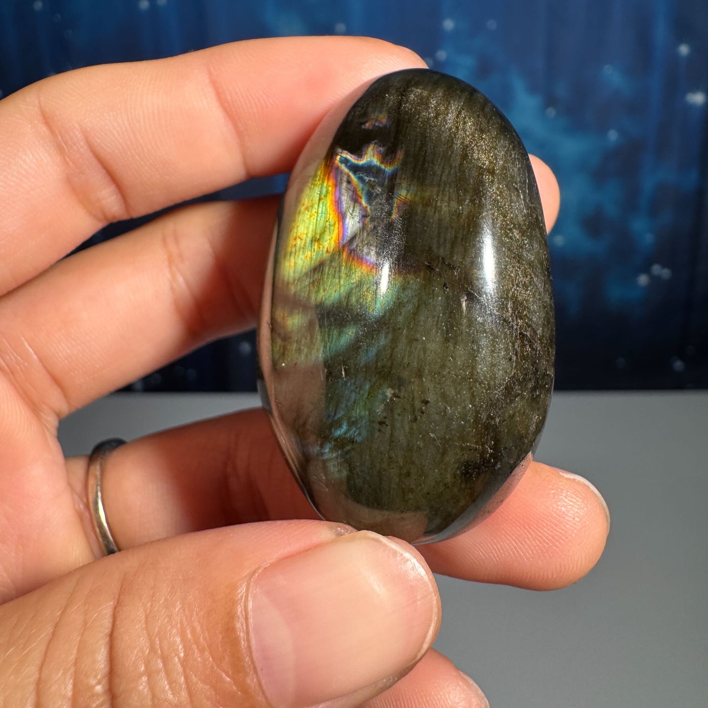 Labradorite palm stone