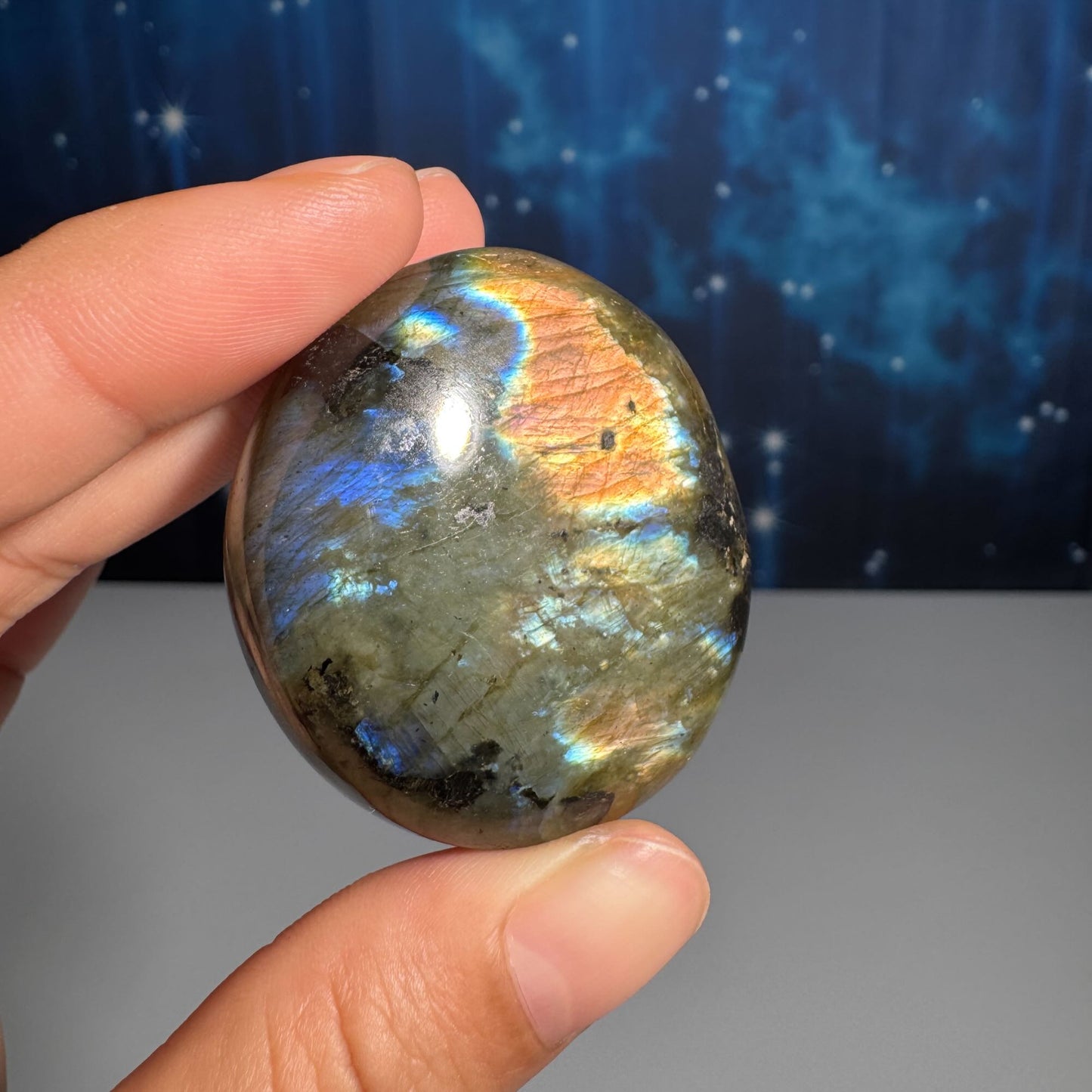 Labradorite palm stone