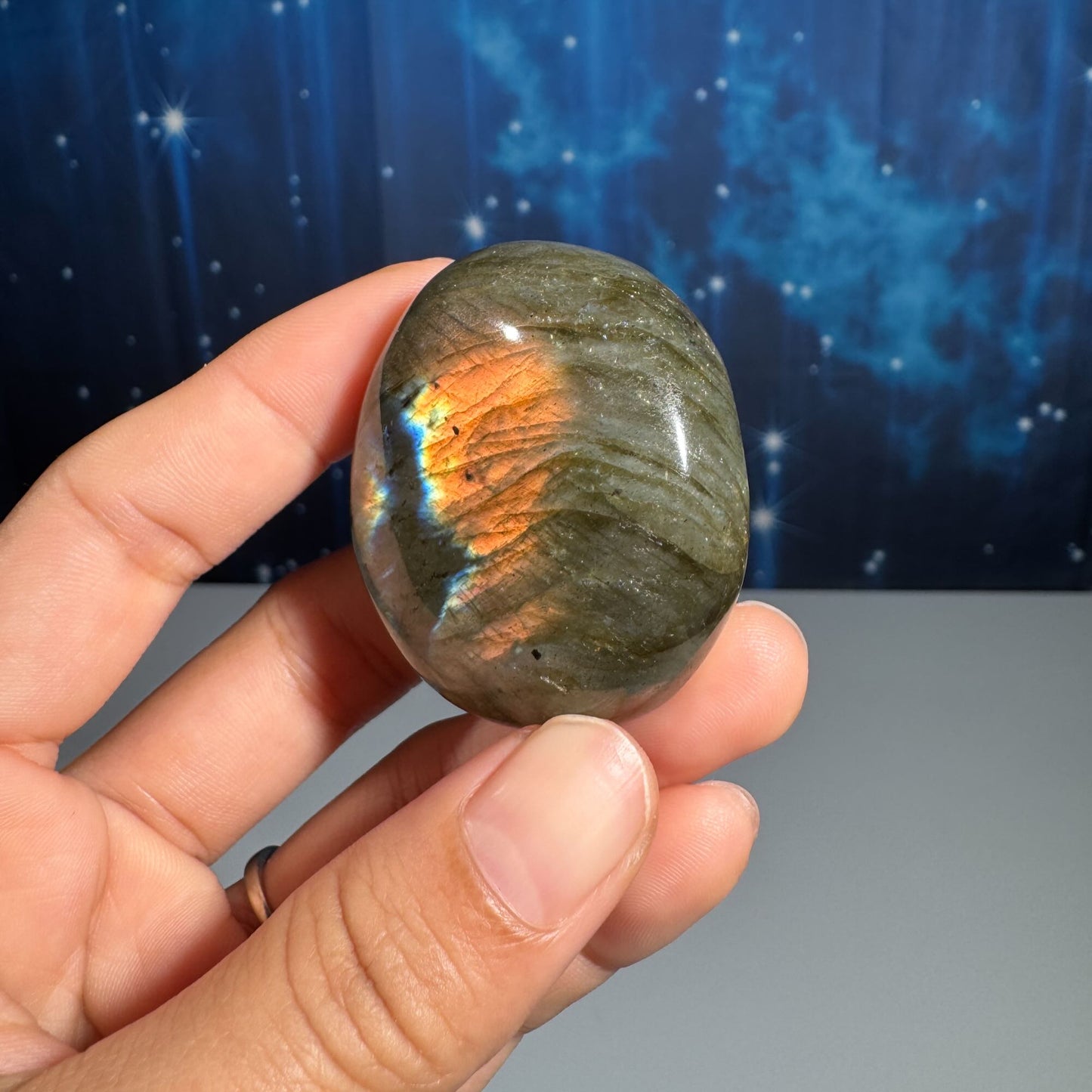 Labradorite palm stone