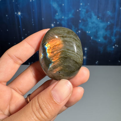 Labradorite Palm Stone – 0.060 kg