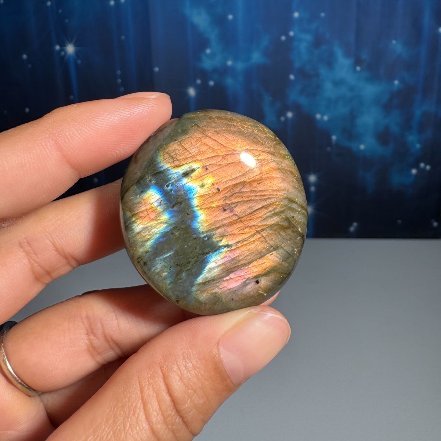 Labradorite palm stone