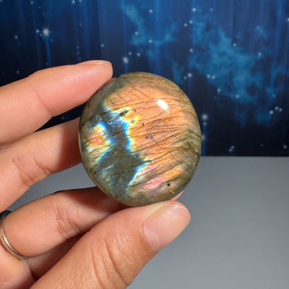 Labradorite Palm Stone – 0.060 kg