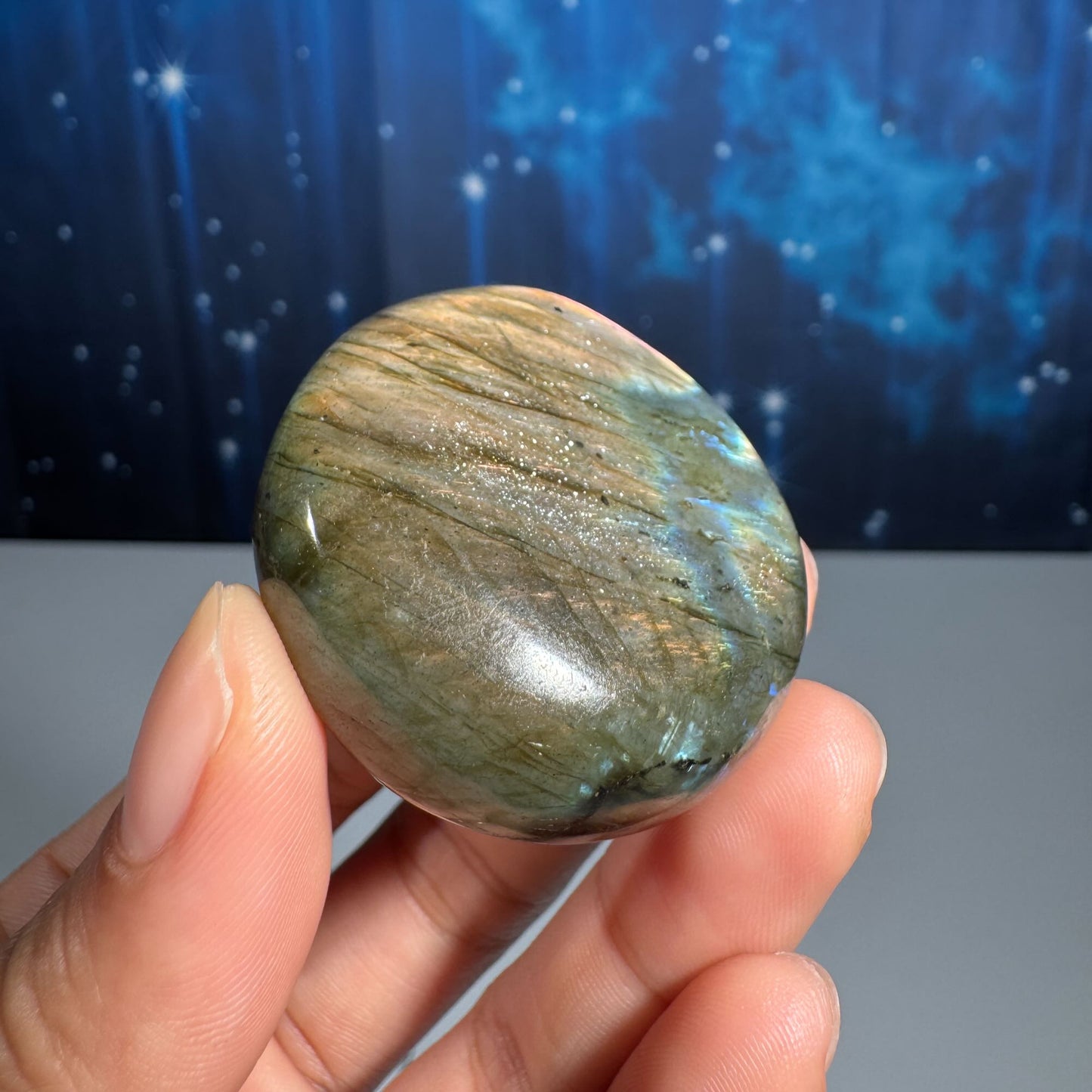 Labradorite palm stone