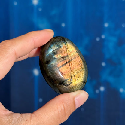 Labradorite Palm Stone – 0.082 kg