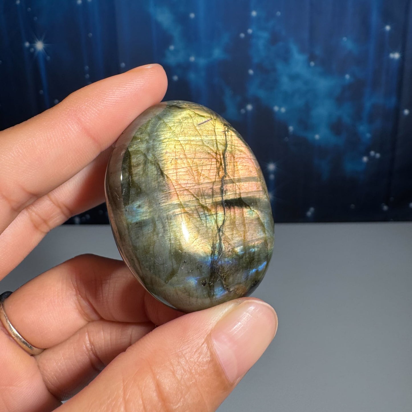 Labradorite palm stone
