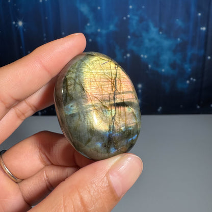 Labradorite Palm Stone – 0.082 kg