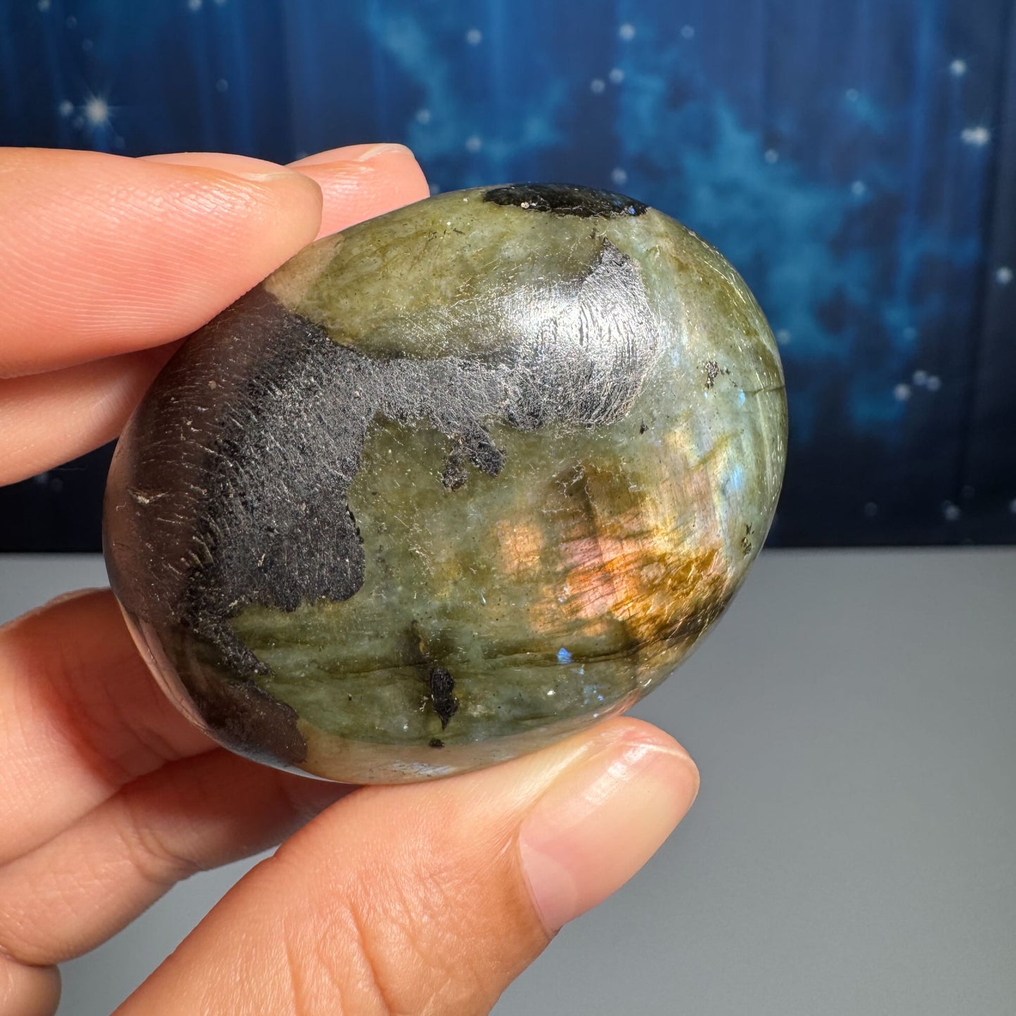 Labradorite palm stone