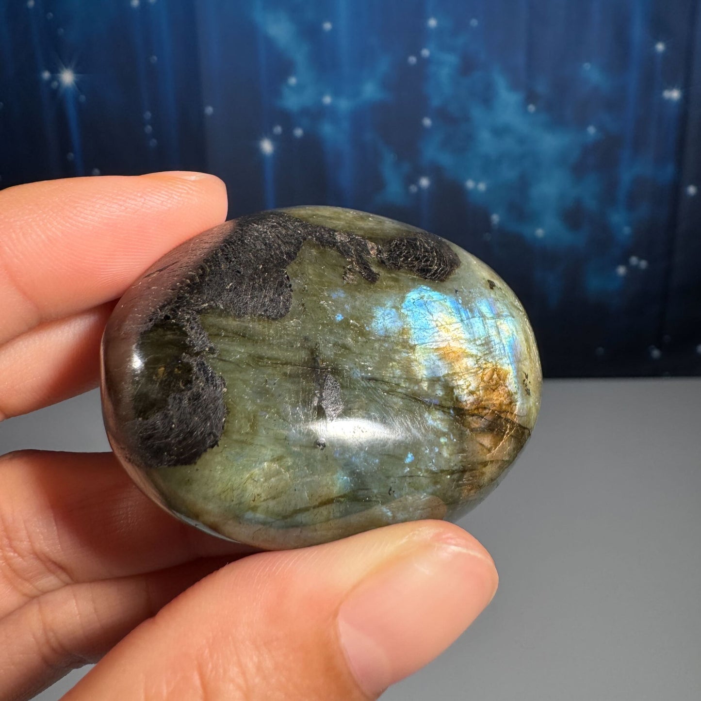 Labradorite palm stone