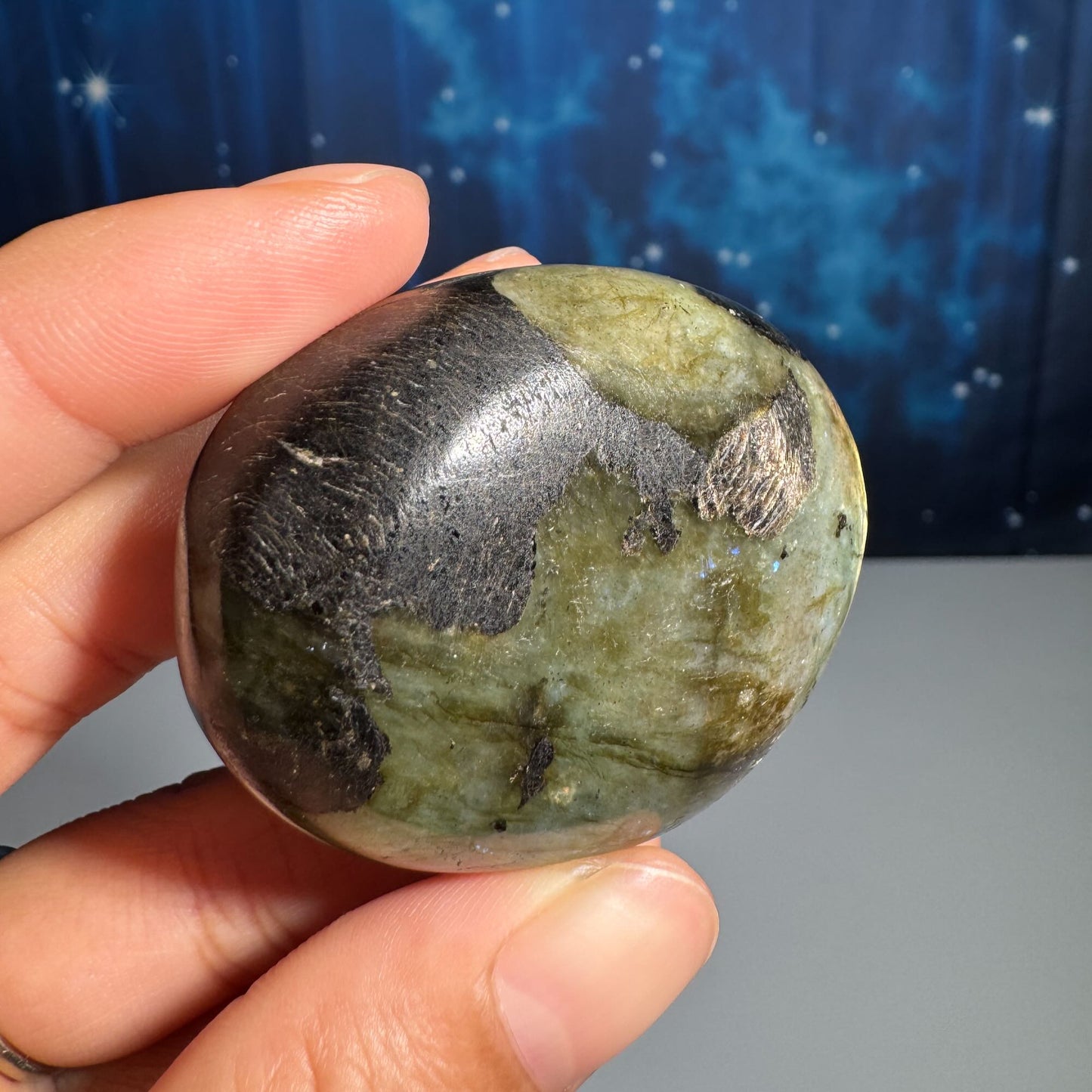 Labradorite palm stone