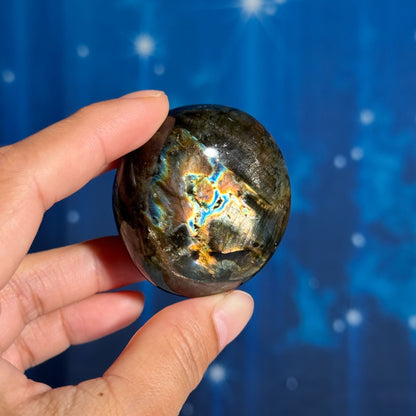 Labradorite Palm Stone – 0.105 kg