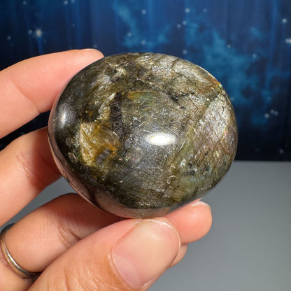 Labradorite Palm Stone – 0.105 kg
