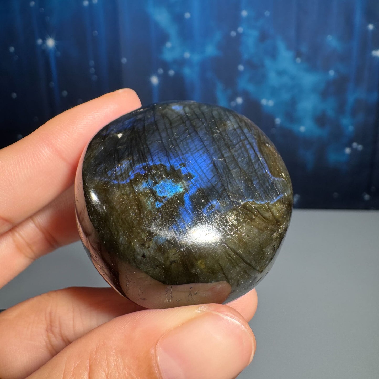 Labradorite palm stone