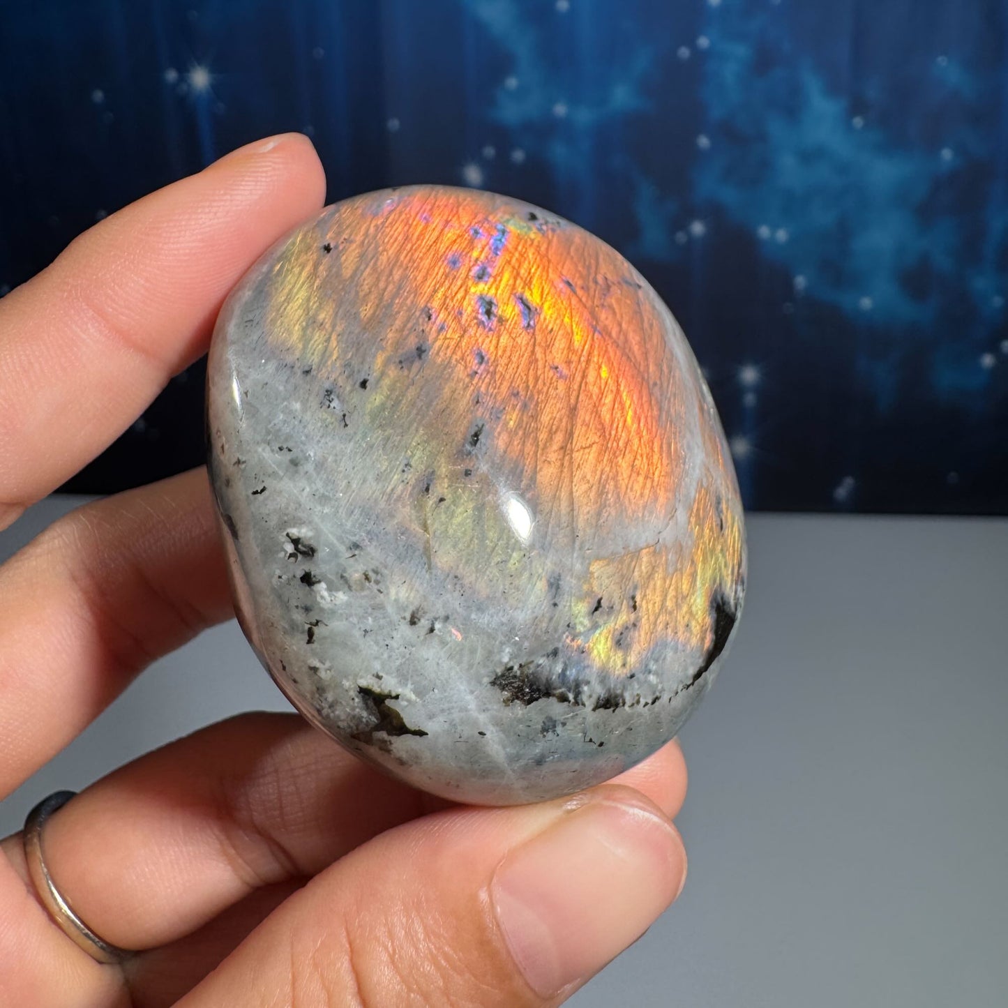 Labradorite palm stone
