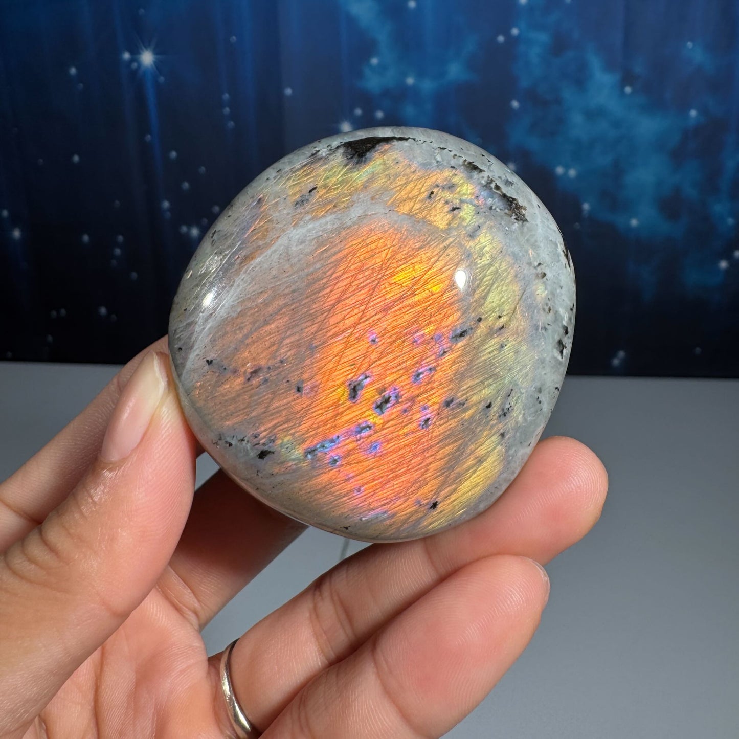 Labradorite palm stone