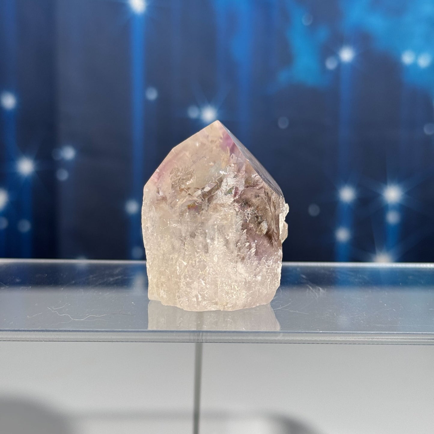 Amethyst top polished point with phantoms