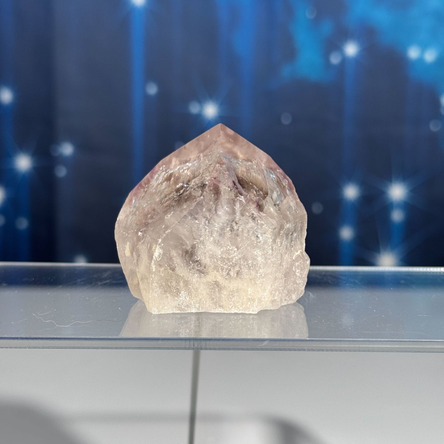 Amethyst top polished point with phantoms