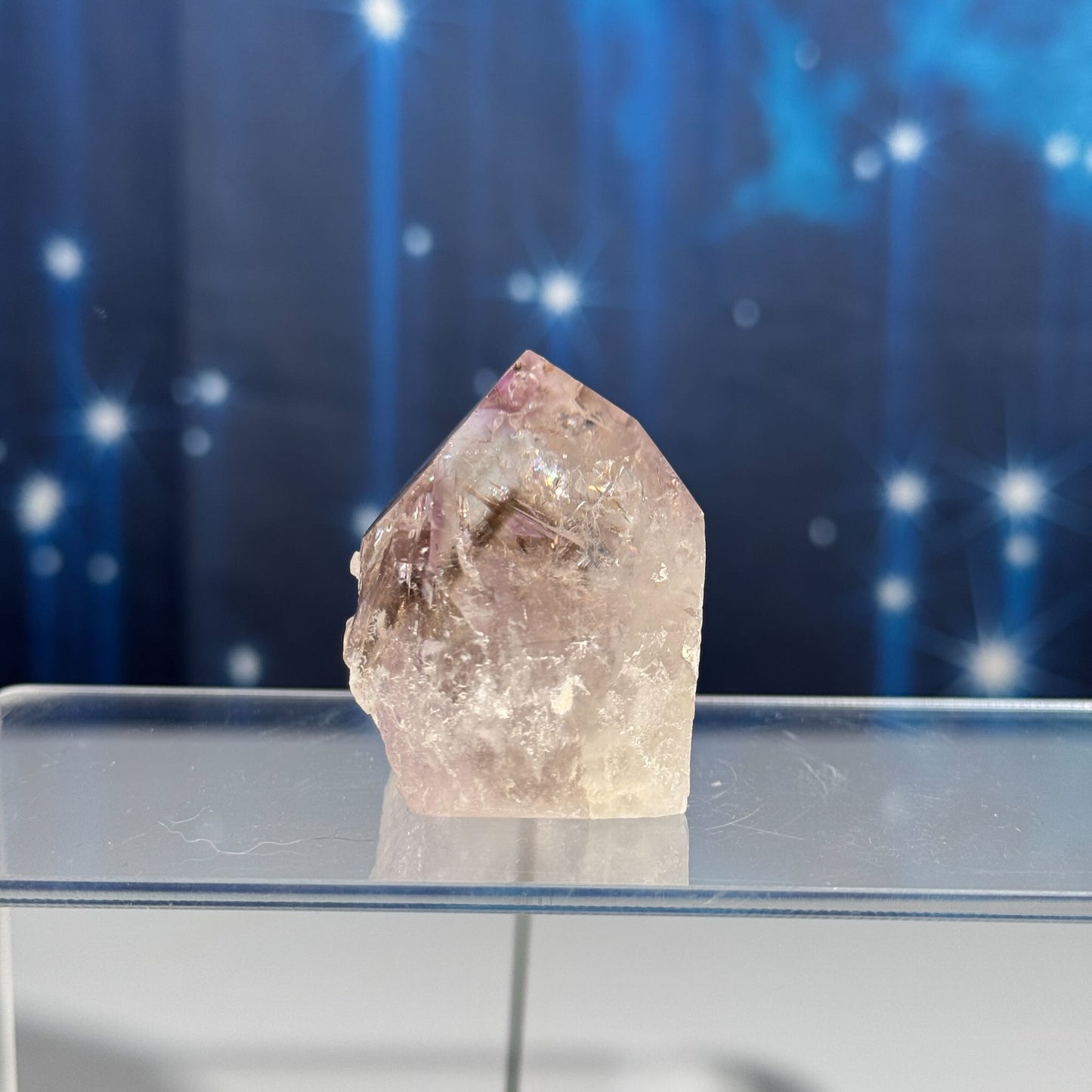 Amethyst top polished point with phantoms