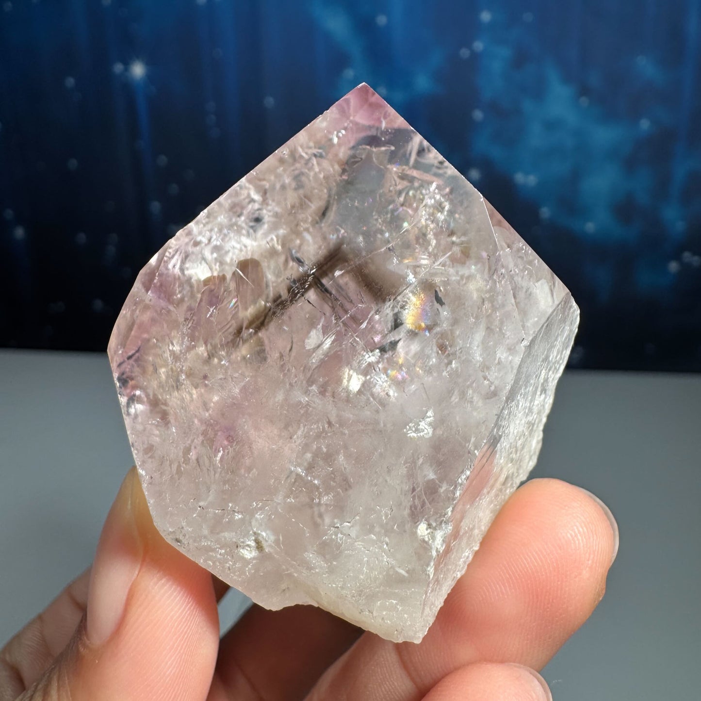 Amethyst top polished point with phantoms