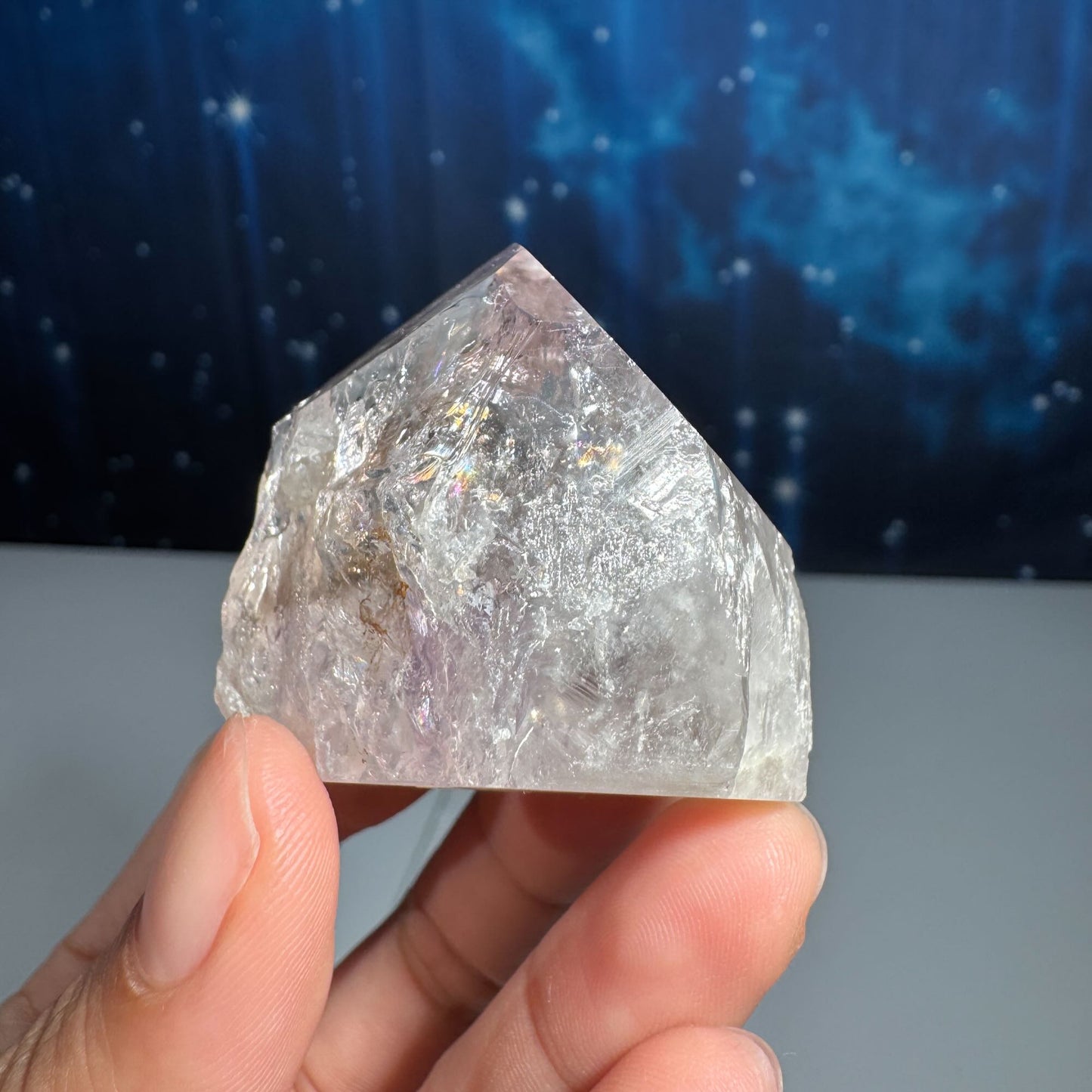 Amethyst top polished point with phantoms
