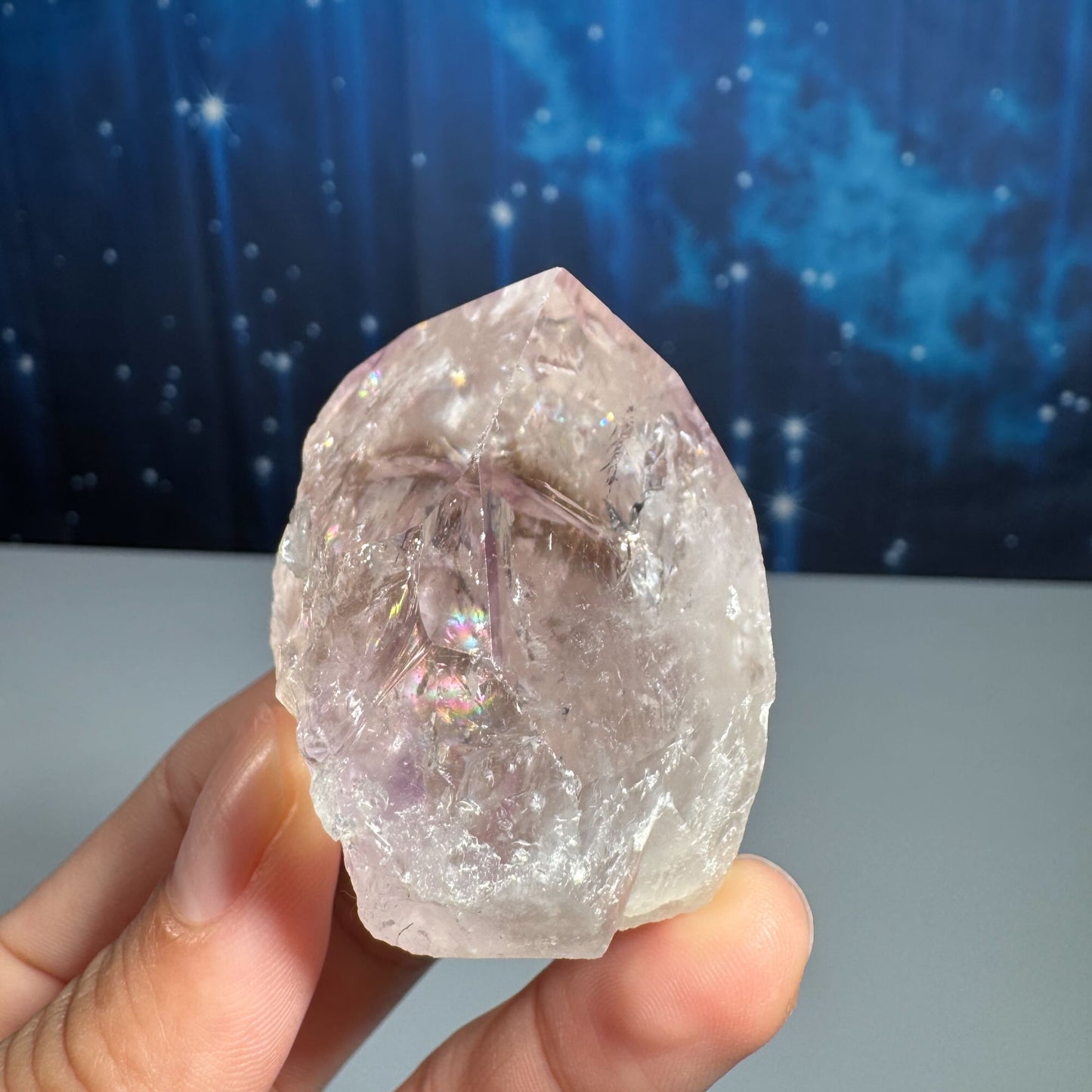 Amethyst top polished point with phantoms