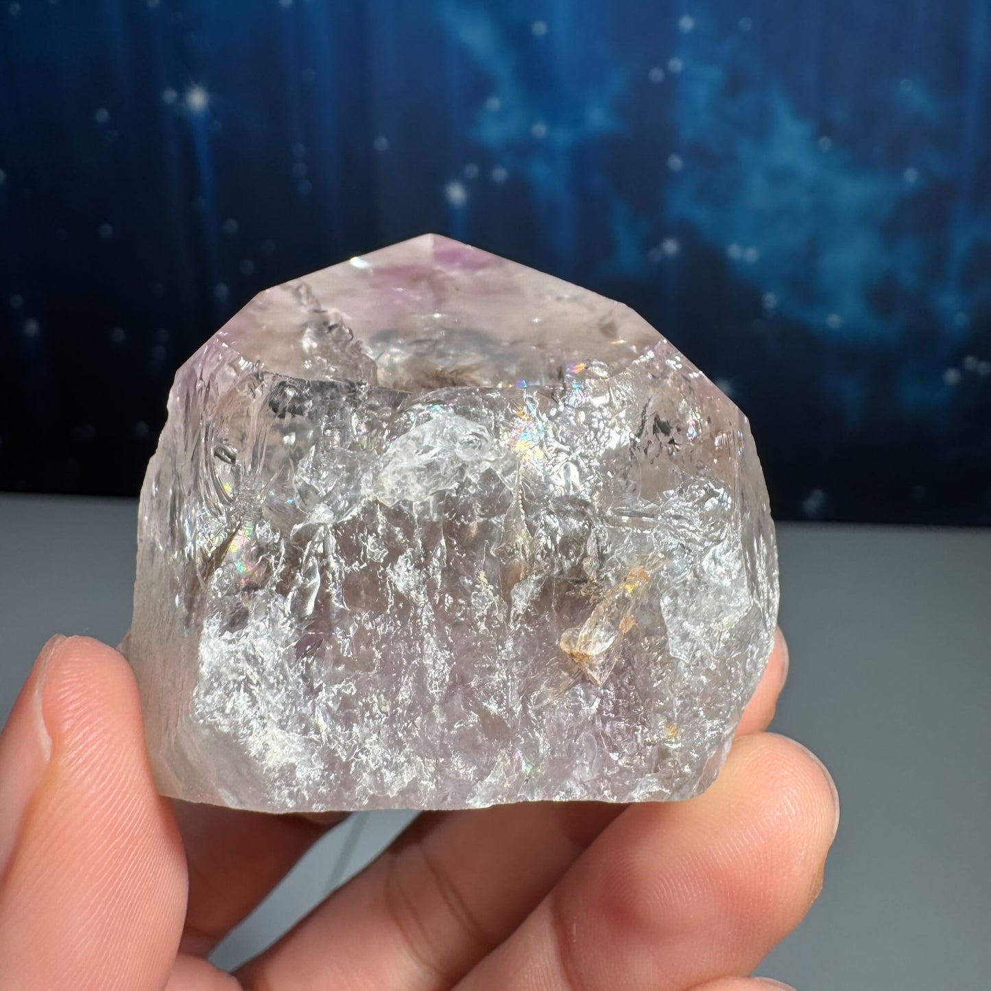 Amethyst top polished point with phantoms