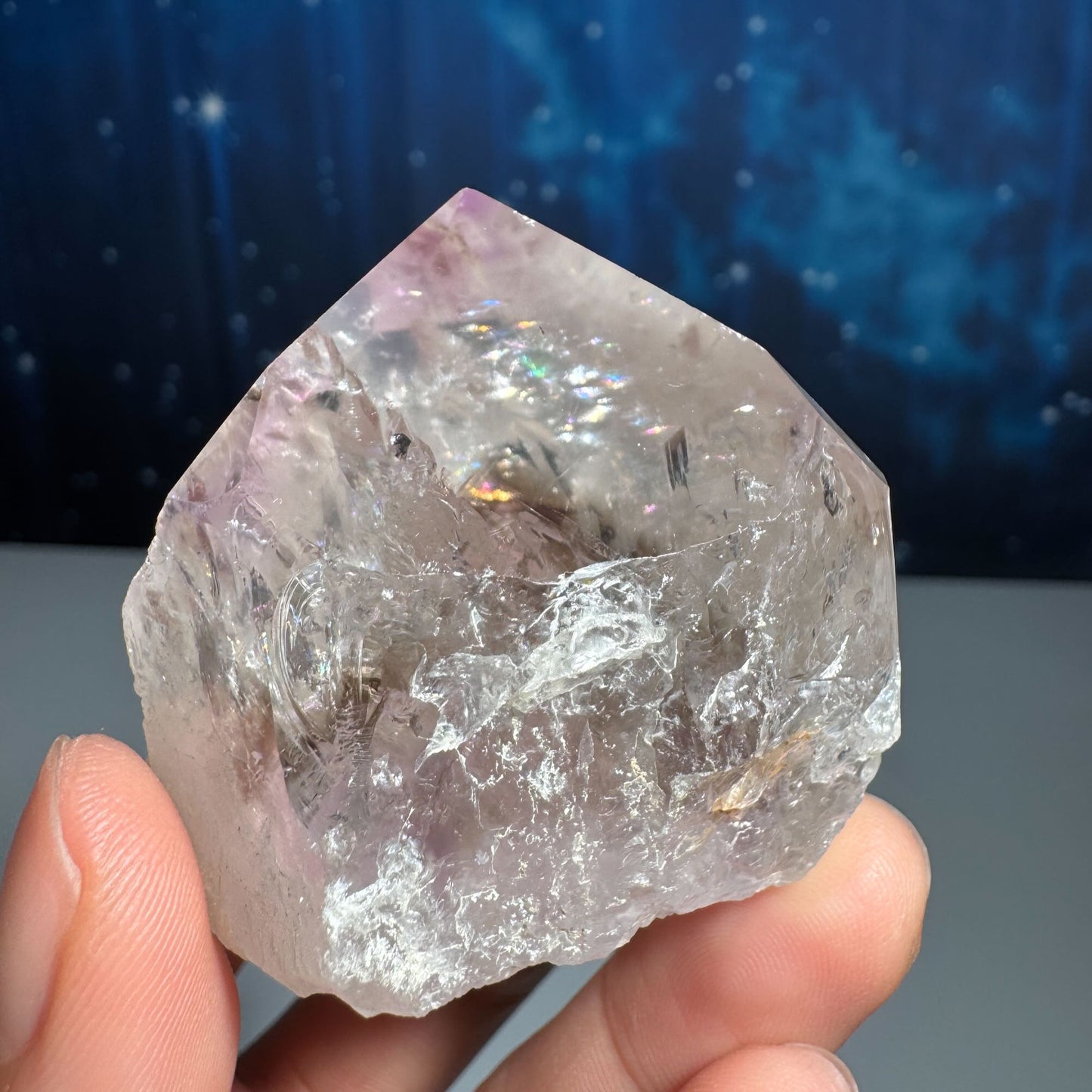 Amethyst top polished point with phantoms