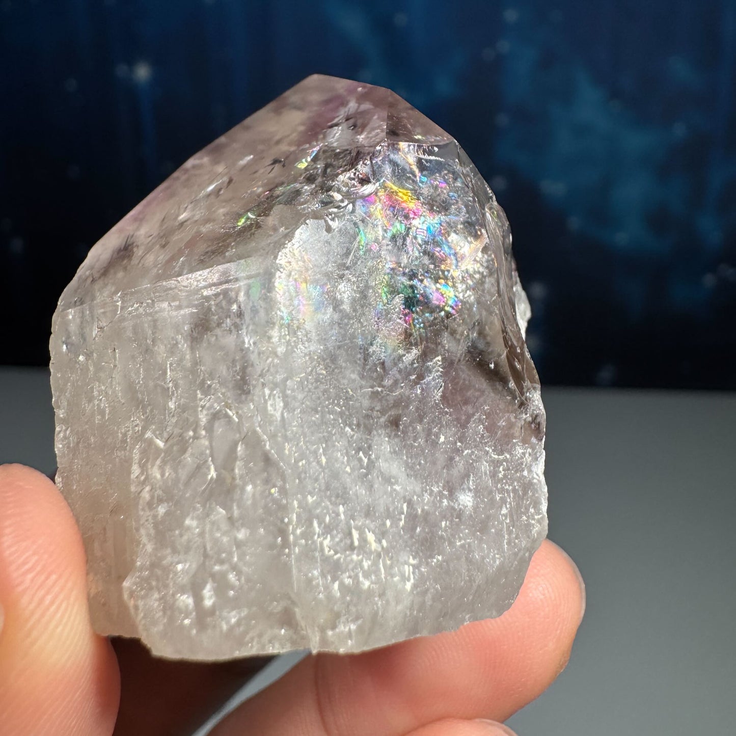 Amethyst top polished point with phantoms