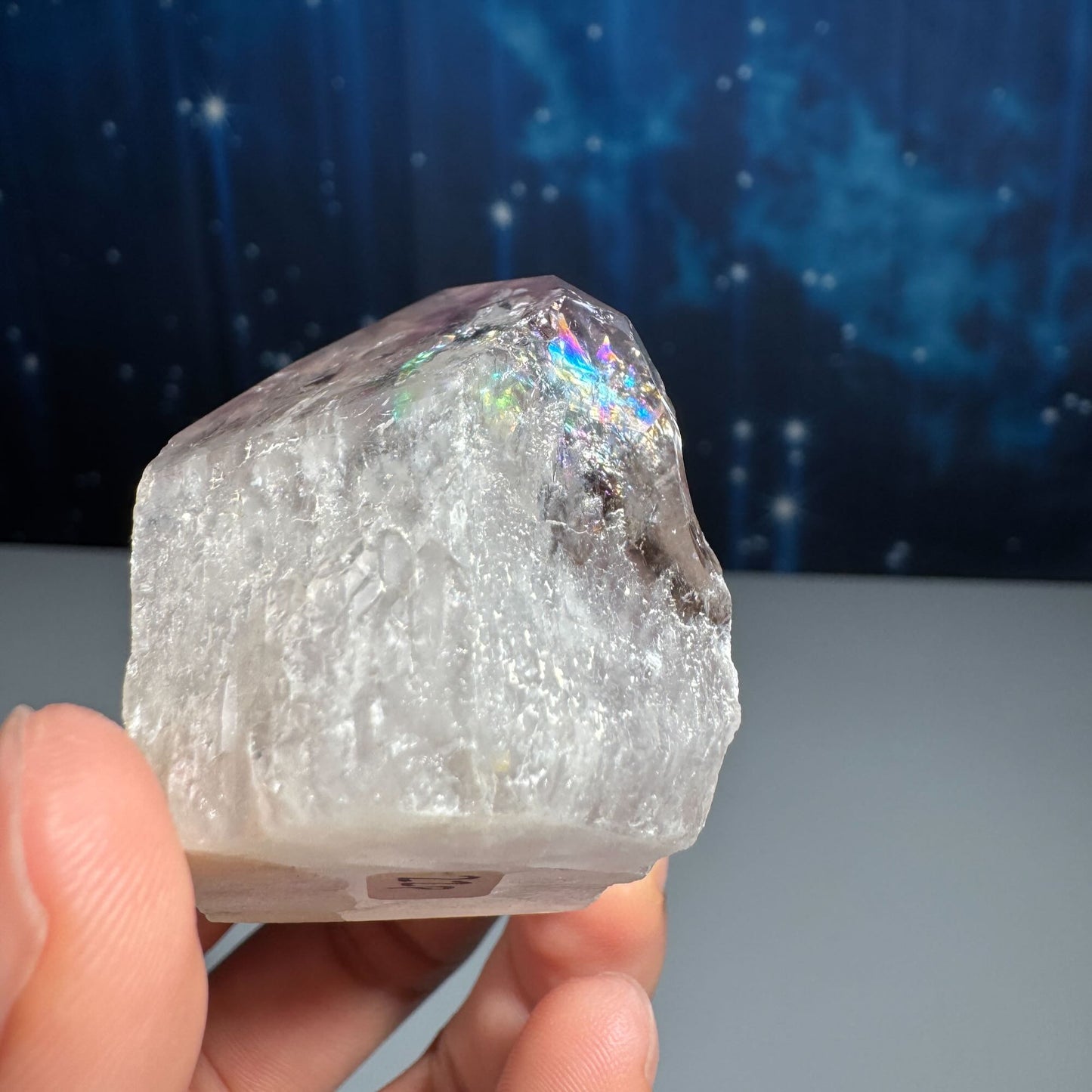 Amethyst top polished point with phantoms