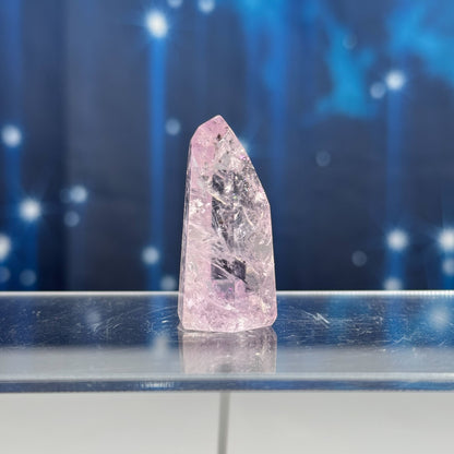 Amethyst mini point – 3/4″ × 3/4″ × 1 5/8″ - 0.7 oz