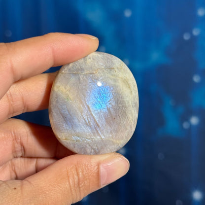 Belomorite palm stone - 1 7/8 × 1 5/8 × 5/8 in - 1.6 oz