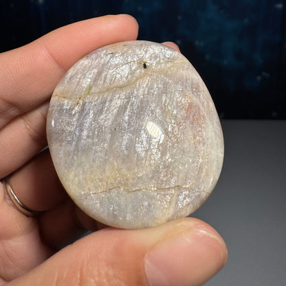 Belomorite palm stone - 1 7/8 × 1 5/8 × 5/8 in - 1.6 oz