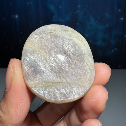 Belomorite palm stone - 1 7/8 × 1 5/8 × 5/8 in - 1.6 oz