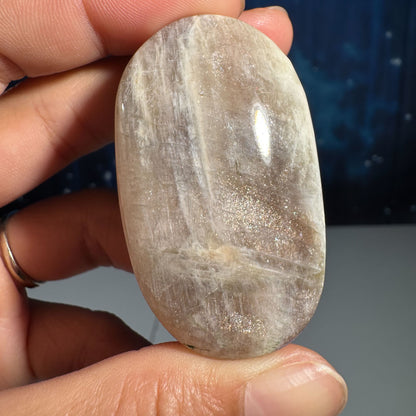 Belomorite palm stone 2 1/8 × 1 1/4 × 3/4 in - 1.9 oz