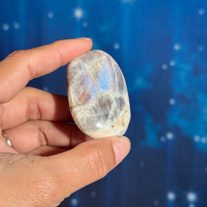 Russian Moonstone with Sunstone Palm Stone – Belomorite • 0.060 kg