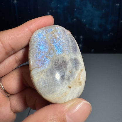 Russian Moonstone with Sunstone Palm Stone – Belomorite • 0.060 kg