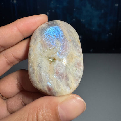 Russian Moonstone with Sunstone Palm Stone – Belomorite • 0.060 kg