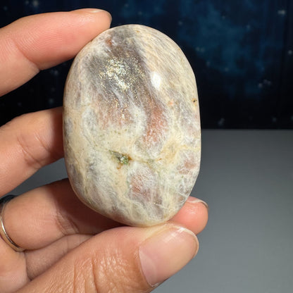 Russian Moonstone with Sunstone Palm Stone – Belomorite • 0.060 kg