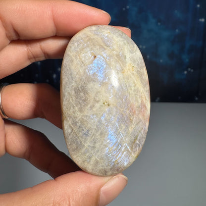 Russian Moonstone with Sunstone Palm Stone – Belomorite • 0.077 kg