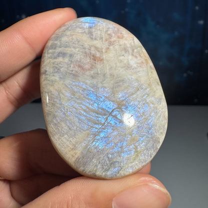 Belomorite palm stone 2 1/2 × 1 5/8 × 3/4 in - 2.9 oz