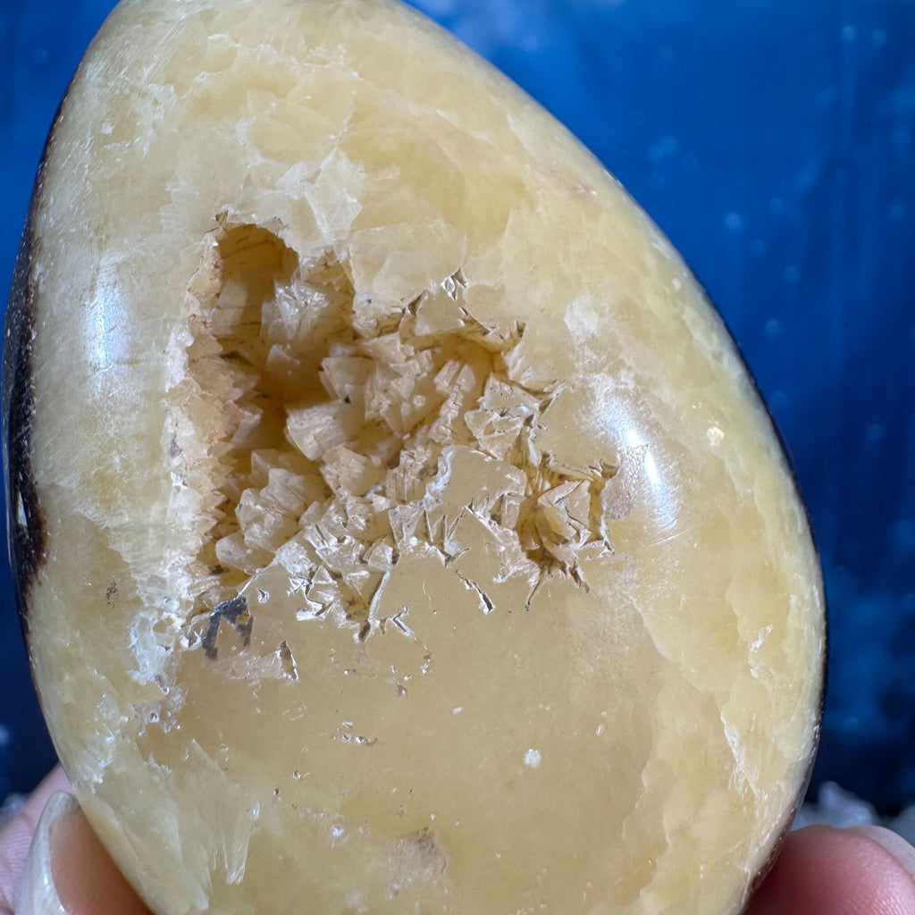 Septarian Geode Egg – UV-Reactive • 0.459 kg
