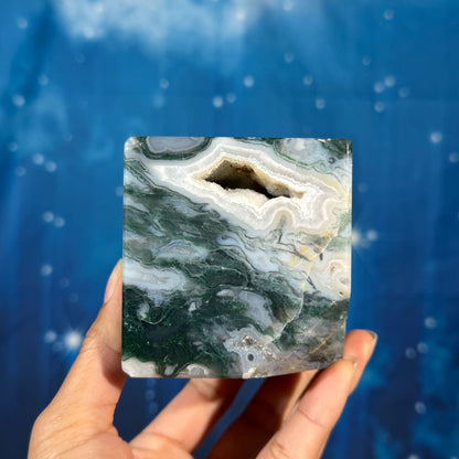Moss Agate Cube – Corner-Standing • 0.913 kg