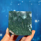 Moss Agate Cube – Corner-Standing • 0.544 kg