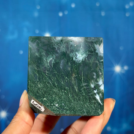 Moss Agate Cube – Corner-Standing • 0.544 kg