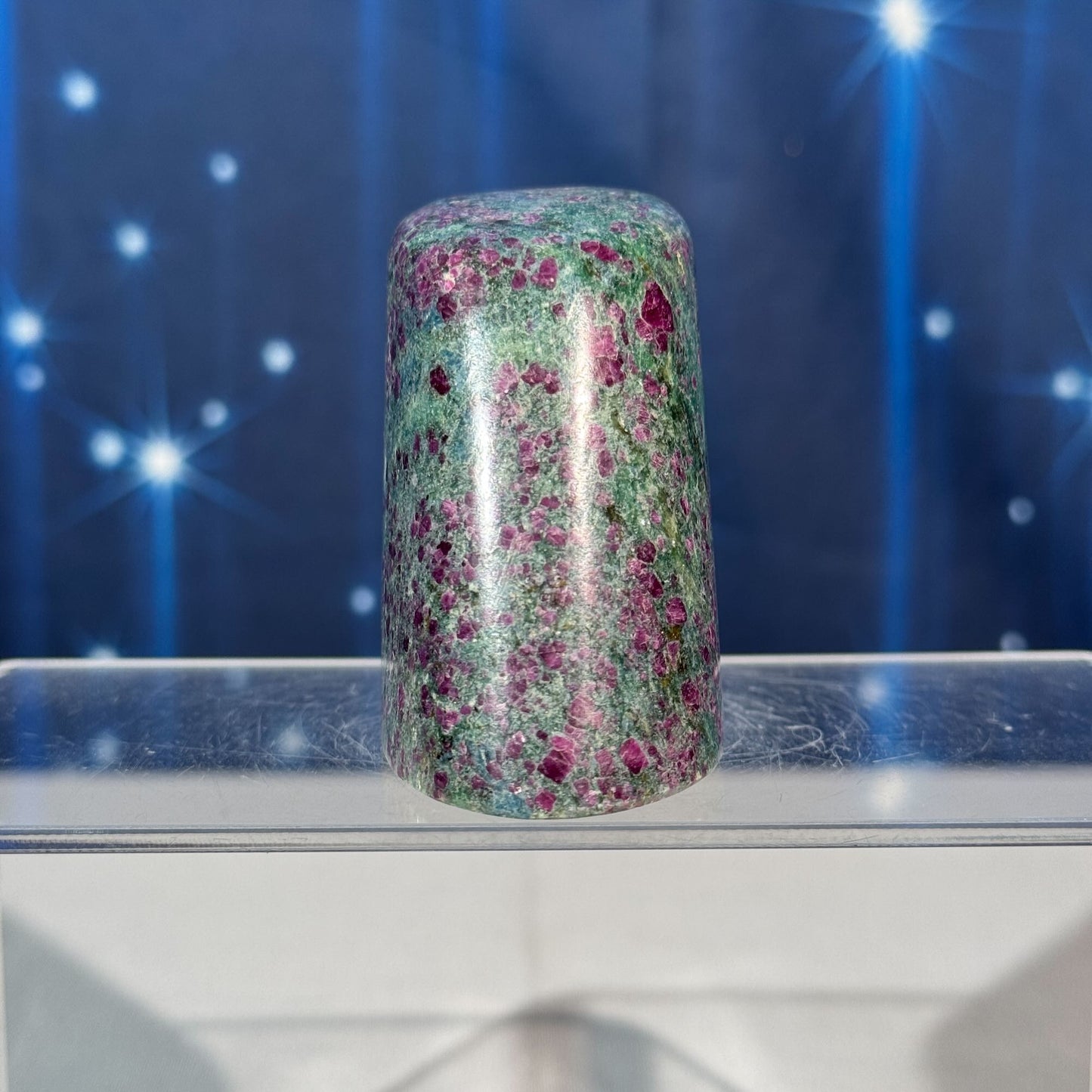 Ruby in Fuchsite Free Form – UV-Reactive • 0.323 kg