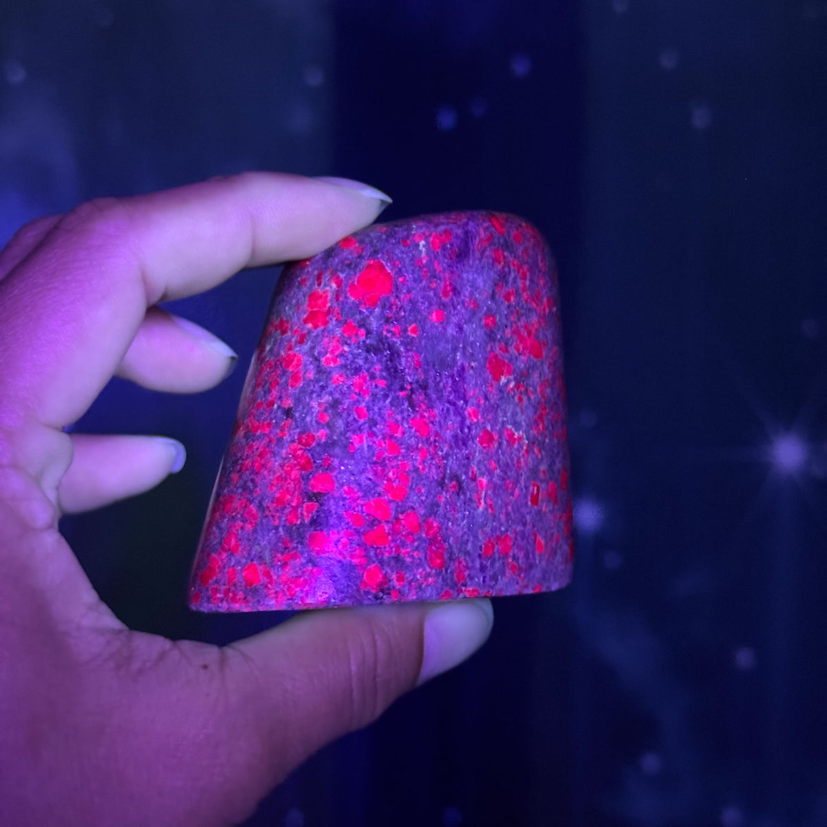 Ruby in Fuchsite Free Form – UV-Reactive • 0.323 kg