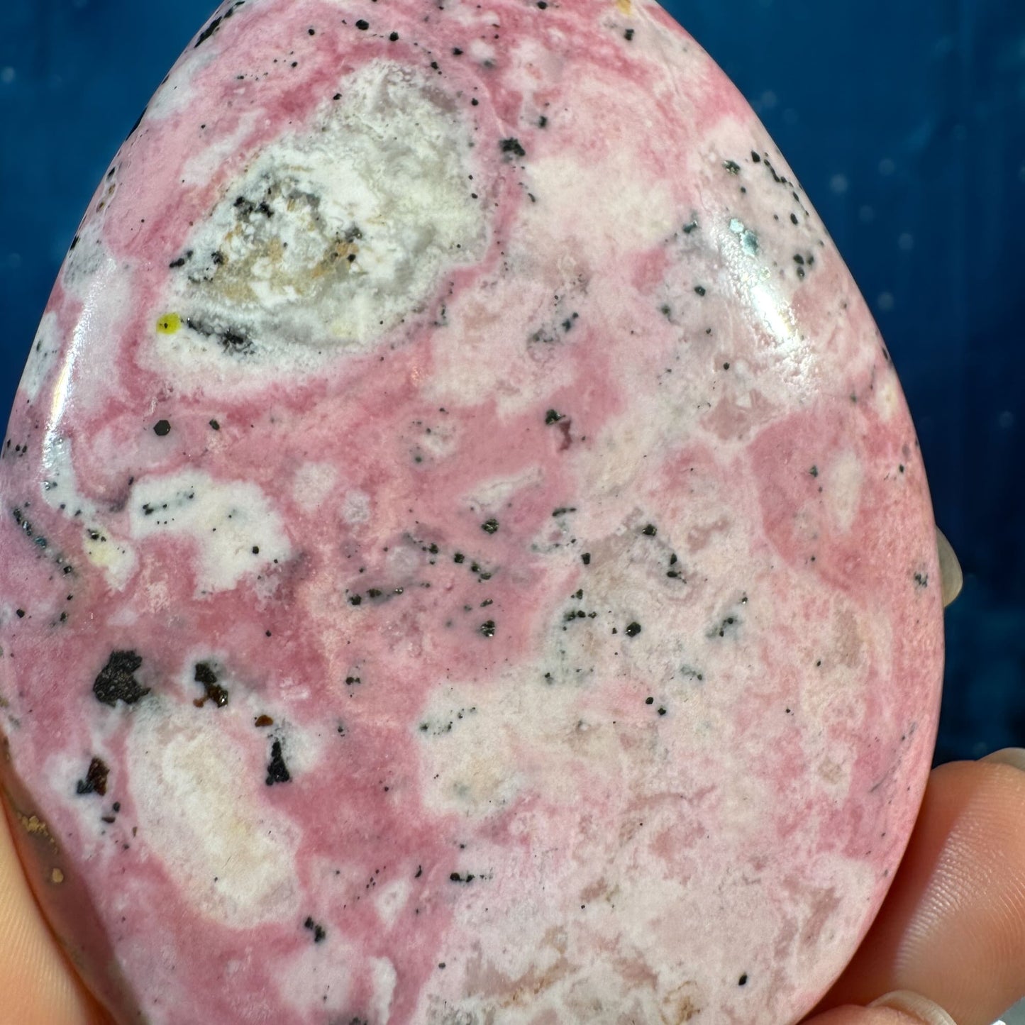 Rhodonite Free Form – 0.238 kg