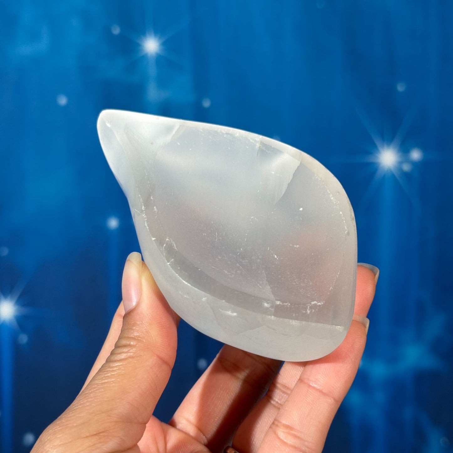 Satin Spar Bowl – Leaf-shaped • 0.221 kg