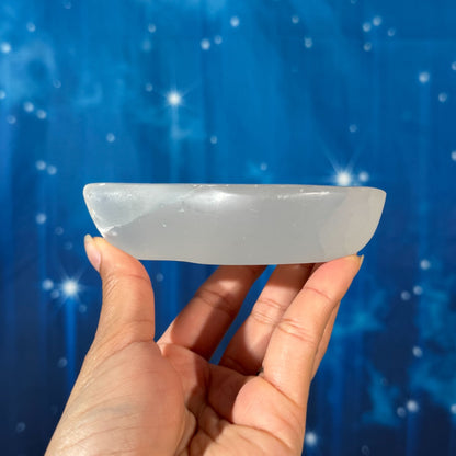 Satin Spar Bowl – Leaf-shaped • 0.221 kg