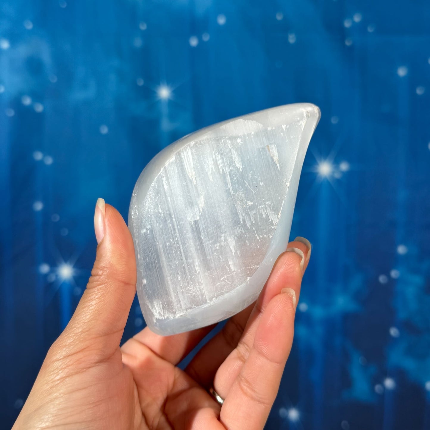 Satin Spar Bowl – Leaf-shaped • 0.221 kg
