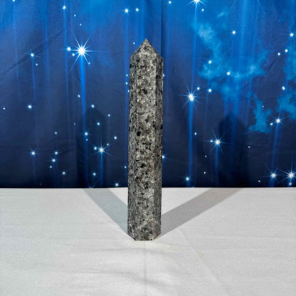 Sodalite-Syenite Tower – Yooperlite® • 0.814 kg